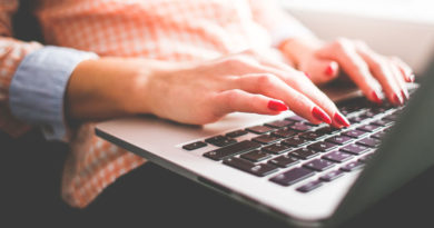 femme en télétravail