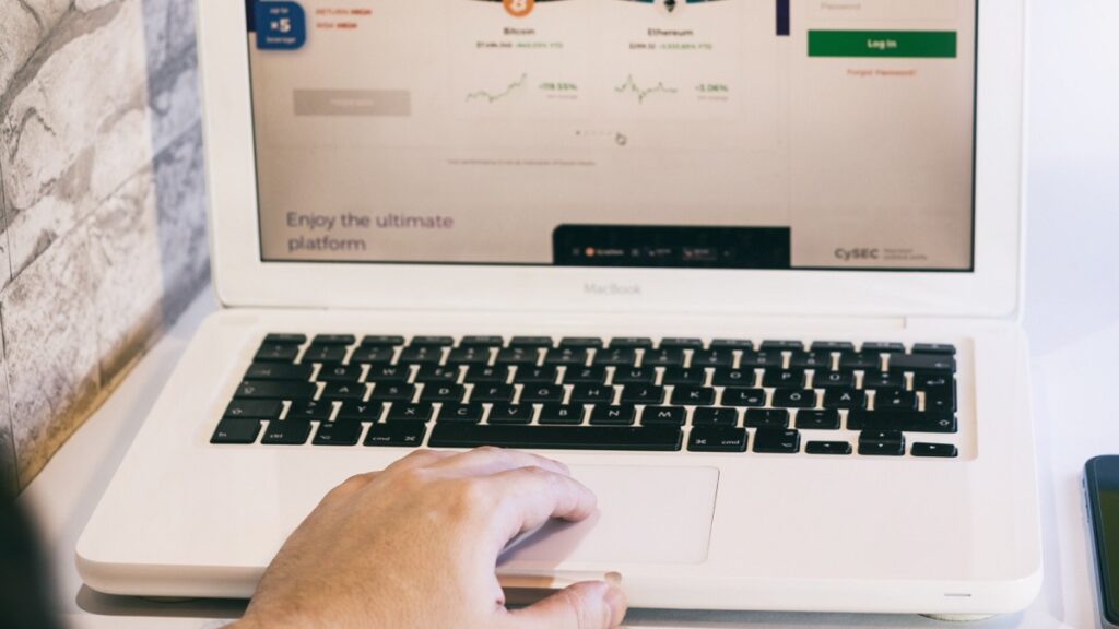 choisir-une-societe-de-courtage-en-ligne
